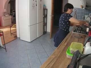 voyeurcam-julmodels-kitchen