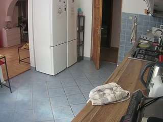 voyeurcam-julmodels-kitchen