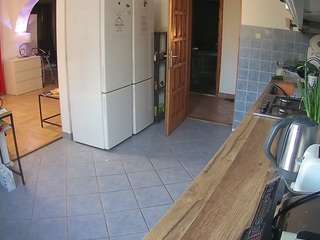 voyeurcam-julmodels-kitchen
