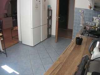 voyeurcam-julmodels-kitchen camsoda