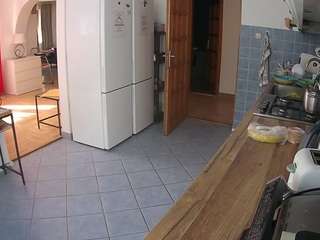 voyeurcam-julmodels-kitchen camsoda