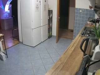 voyeurcam-julmodels-kitchen camsoda