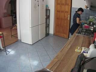 voyeurcam-julmodels-kitchen camsoda