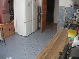 voyeurcam-julmodels-kitchen camsoda