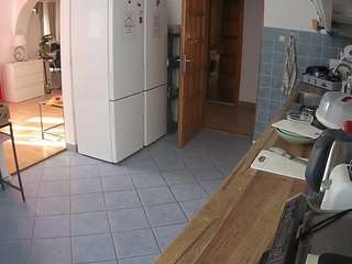 voyeurcam-julmodels-kitchen
