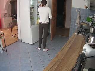 voyeurcam-julmodels-kitchen