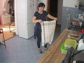 voyeurcam-julmodels-kitchen