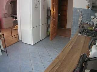 voyeurcam-julmodels-kitchen