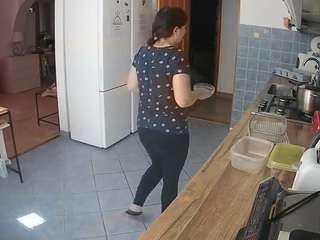 voyeurcam-julmodels-kitchen