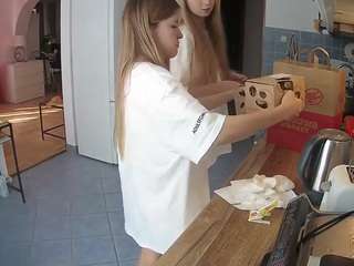 voyeurcam-julmodels-kitchen