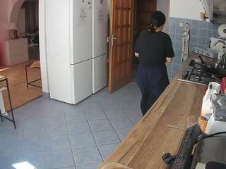 voyeurcam-julmodels-kitchen