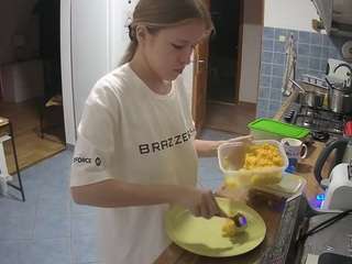 voyeurcam-julmodels-kitchen
