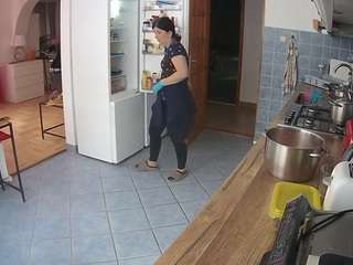 voyeurcam-julmodels-kitchen