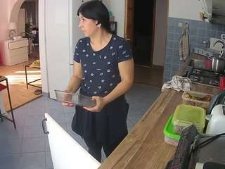 voyeurcam-julmodels-kitchen