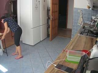 voyeurcam-julmodels-kitchen
