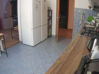 voyeurcam-julmodels-kitchen