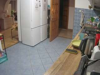 voyeurcam-julmodels-kitchen