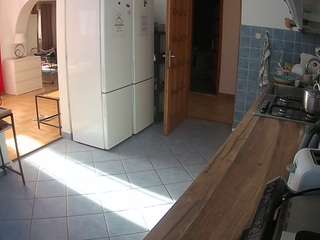 voyeurcam-julmodels-kitchen
