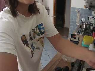 voyeurcam-julmodels-kitchen