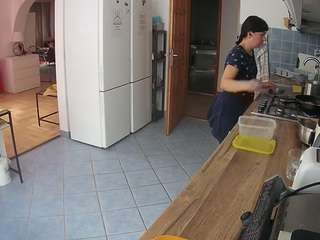voyeurcam-julmodels-kitchen