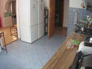 voyeurcam-julmodels-kitchen