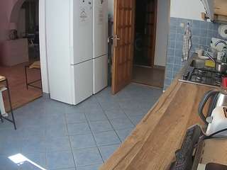 voyeurcam-julmodels-kitchen