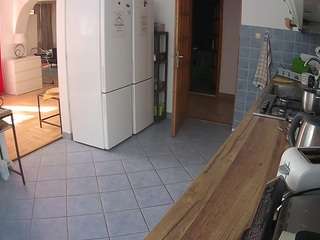 voyeurcam-julmodels-kitchen