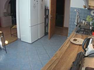 voyeurcam-julmodels-kitchen