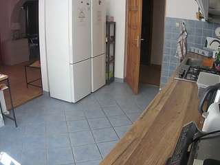 voyeurcam-julmodels-kitchen