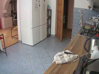 voyeurcam-julmodels-kitchen