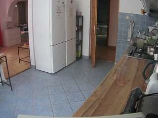 voyeurcam-julmodels-kitchen
