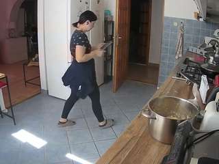 voyeurcam-julmodels-kitchen