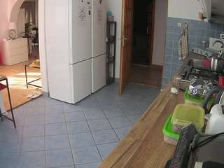 voyeurcam-julmodels-kitchen camsoda