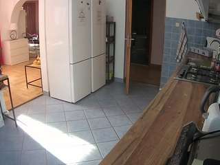 voyeurcam-julmodels-kitchen camsoda
