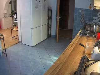 voyeurcam-julmodels-kitchen