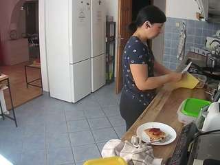 voyeurcam-julmodels-kitchen