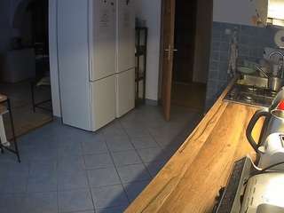 voyeurcam-julmodels-kitchen
