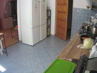 voyeurcam-julmodels-kitchen