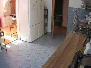 voyeurcam-julmodels-kitchen