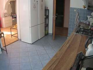 voyeurcam-julmodels-kitchen