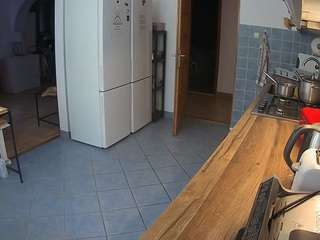 voyeurcam-julmodels-kitchen