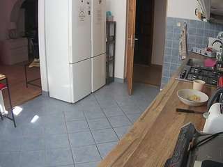 voyeurcam-julmodels-kitchen