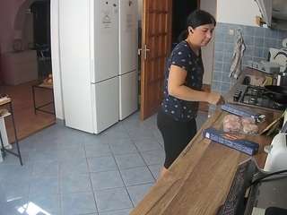 voyeurcam-julmodels-kitchen