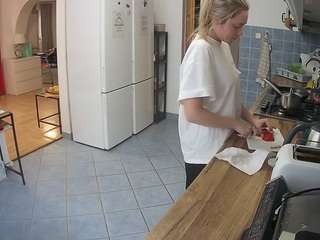 voyeurcam-julmodels-kitchen