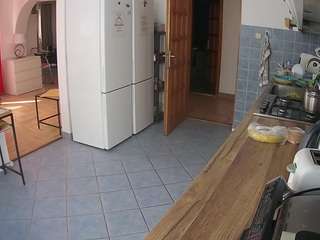 voyeurcam-julmodels-kitchen camsoda