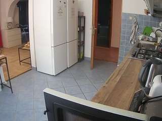 voyeurcam-julmodels-kitchen camsoda