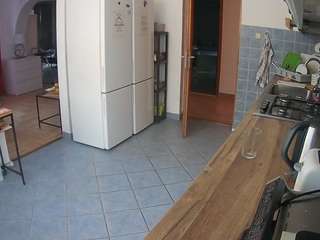 voyeurcam-julmodels-kitchen camsoda