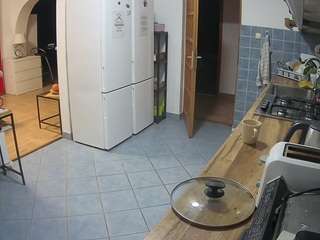voyeurcam-julmodels-kitchen camsoda