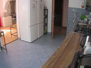 voyeurcam-julmodels-kitchen camsoda
