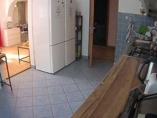 voyeurcam-julmodels-kitchen camsoda